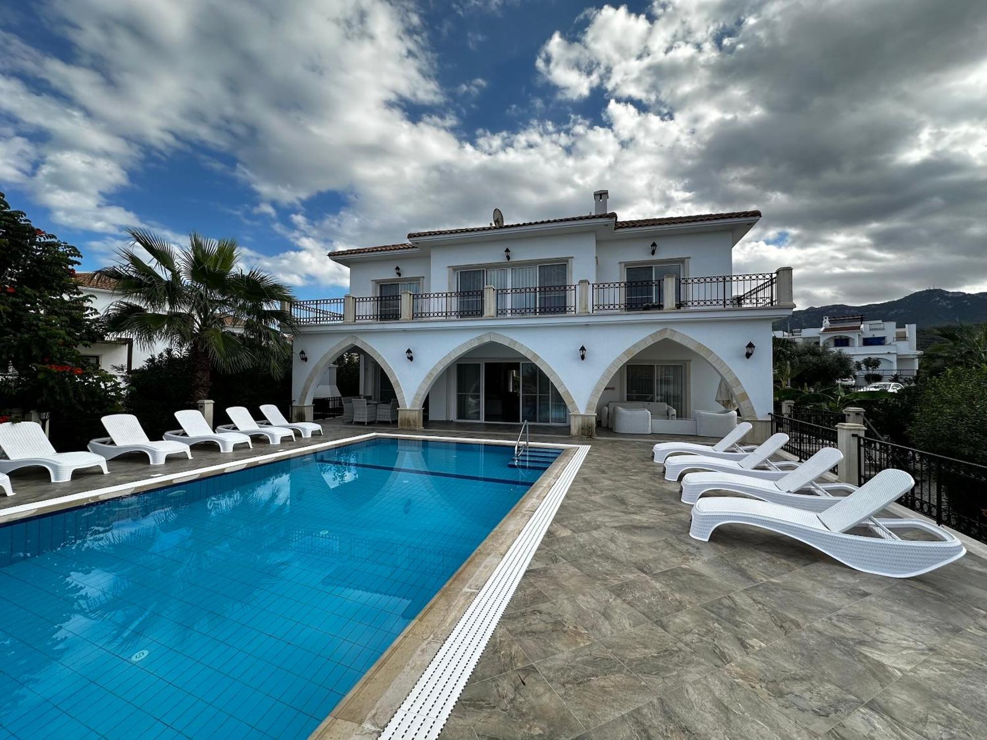 Carrington Holidays Cirénia Exterior foto