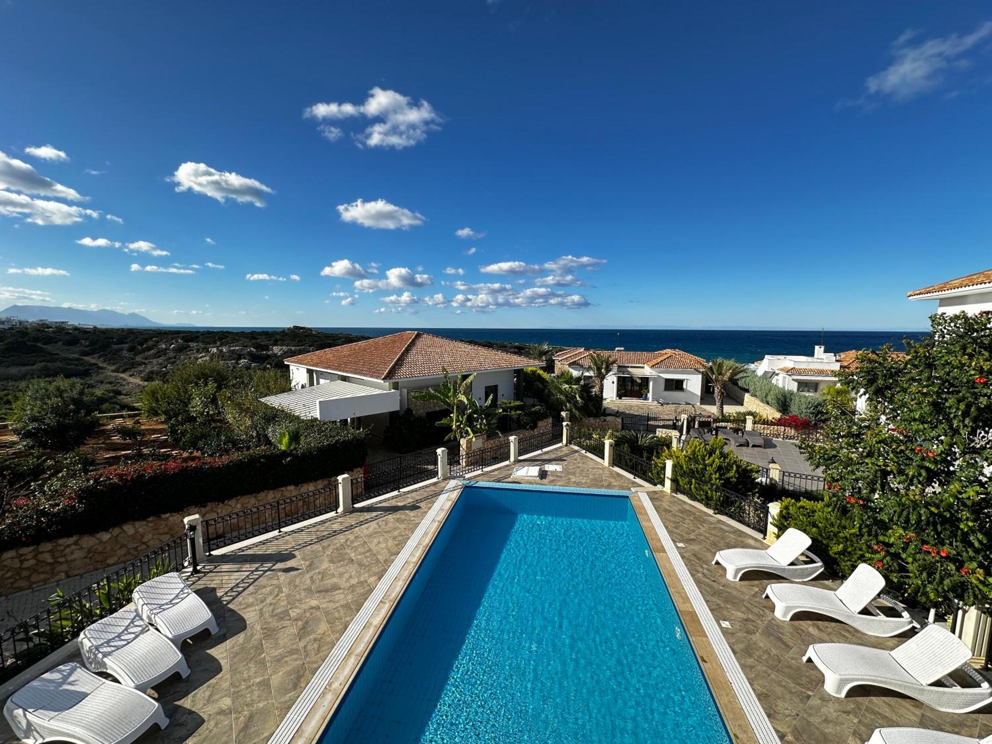 Carrington Holidays Cirénia Exterior foto